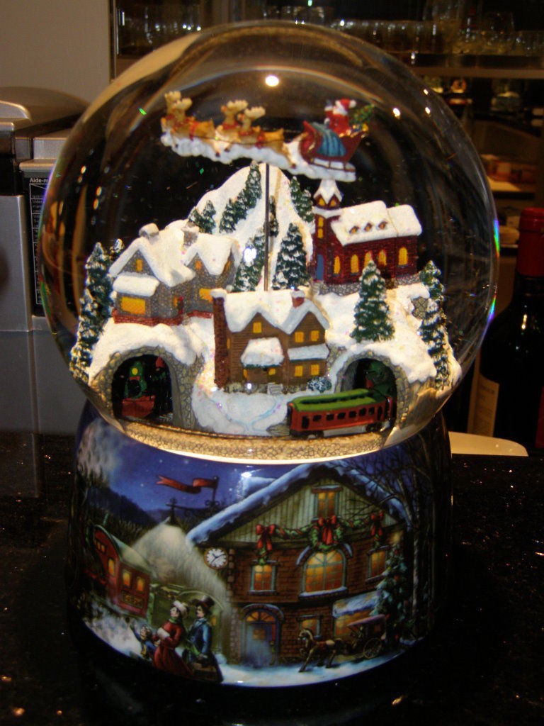 Schneekugel Spieluhr zum Aufziehen 14,5cm Ø100mm H. Weihnachtsmann /& Rentier